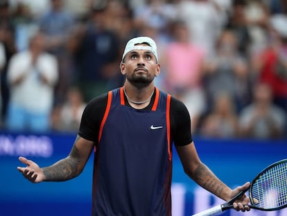 Kyrgios celebra la victoria contra Medvedev en la Arthur Ashe de Nueva York.