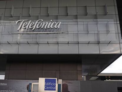 Echenique aprovecha la caída de la acción de Telefónica para elevar su participación