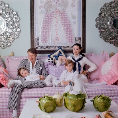 Wyatt Emory Cooper y Gloria Vanderbilt Cooper con sus hijos Carter (1965 – 1988) y Anderson Cooper en 1972.