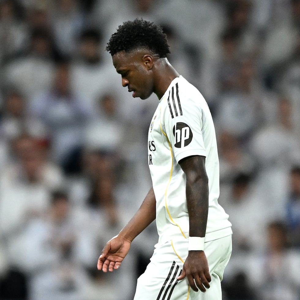 El Bernab茅u se帽ala a Vinicius, pitado por la grada tras ser sustituido contra el Sevilla | F煤tbol | Deportes | EL PA脥S