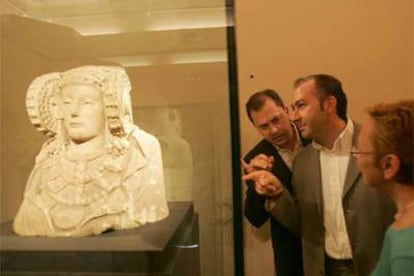 La Dama de Elche, en la sala del MAHE donde se expone desde hoy.