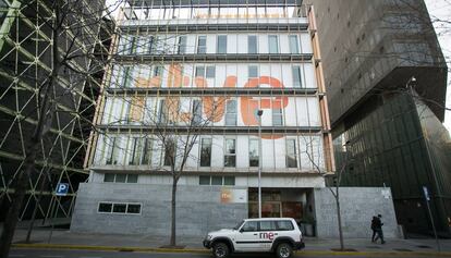 Edificio de RTVE en la calle Roc Boronat de Barcelona, ayer.