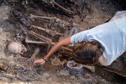 Excavaciones en el cementerio. 