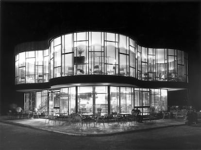 Estación de servicio Oliva (Finezas, Valencia, 1960) del arquitecto Juan Haro Piñar.