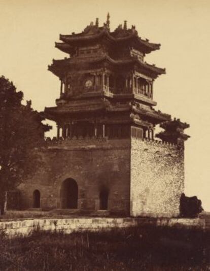 El palacio de Verano de Beijing, fotografiado por Felice Beato en 1860.