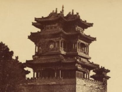 El palacio de Verano de Beijing, fotografiado por Felice Beato en 1860.