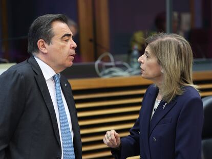 El vicepresidente de la Comisión Europea Margaritis Schinas y la comisaria de Salud, Stella Kyriakides.