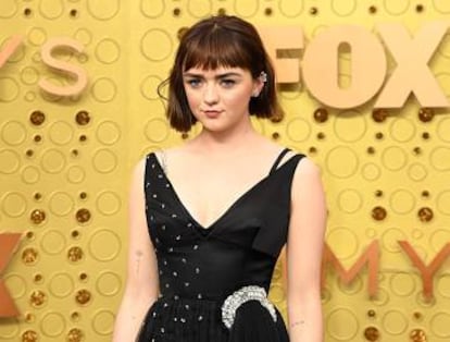 Maisie Williams en la alfombra roja de los Emmy.