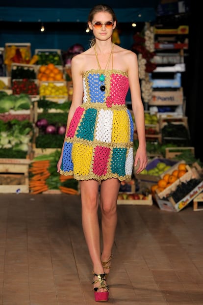 Crochet: Moschino Cheap and Chic primavera verano 2012.