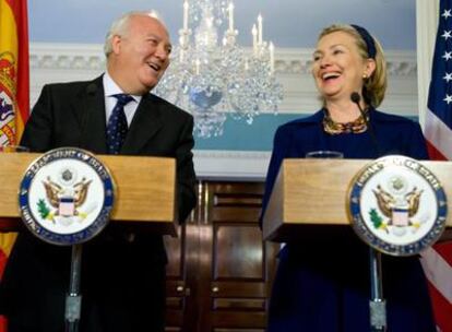 El ministro de Asuntos Exteriores, Miguel Ángel Moratinos, se ha reunido hoy con la secretaria de Estado estadounidense, Hillary Clinton.