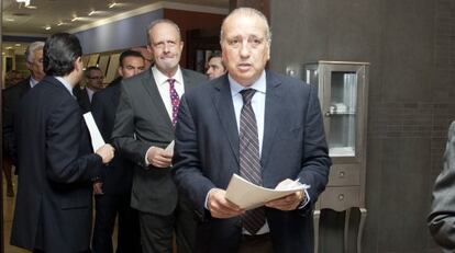 El presidente del grupo Pamesa, Fernando Roig, acompañado por su equipo directivo.