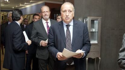 El presidente del grupo Pamesa, Fernando Roig, acompa&ntilde;ado por su equipo directivo.