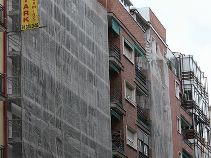 Un edificio en rehabilitación en el centro de Madrid, en noviembre.