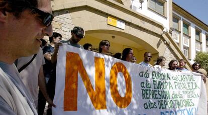 Concentración frente a la antigua cárcel de Algeciras.