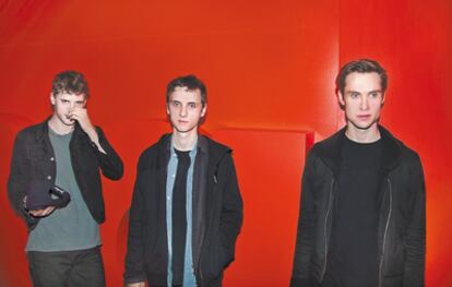 <b>George Barnett, su hermano Jack y Thomas Hein. These New Puritans visten aqu y en portada Levi's 519.</b>