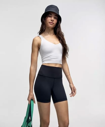 Camiseta con sujetador de Lululemon.