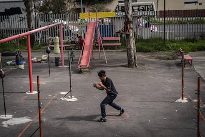 "Vengo acá como destino, ya como una costumbre", dice García, de 49 años. En su infancia practicó box en el gimnasio Gloria, en la colonia Morelos, una de las zonas rojas de la capital mexicana, pero nunca pudo ser profesional.