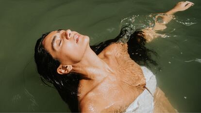 Shiseido crea una protección solar que aumenta al entrar en contacto con el calor y el agua. GETTY IMAGES.