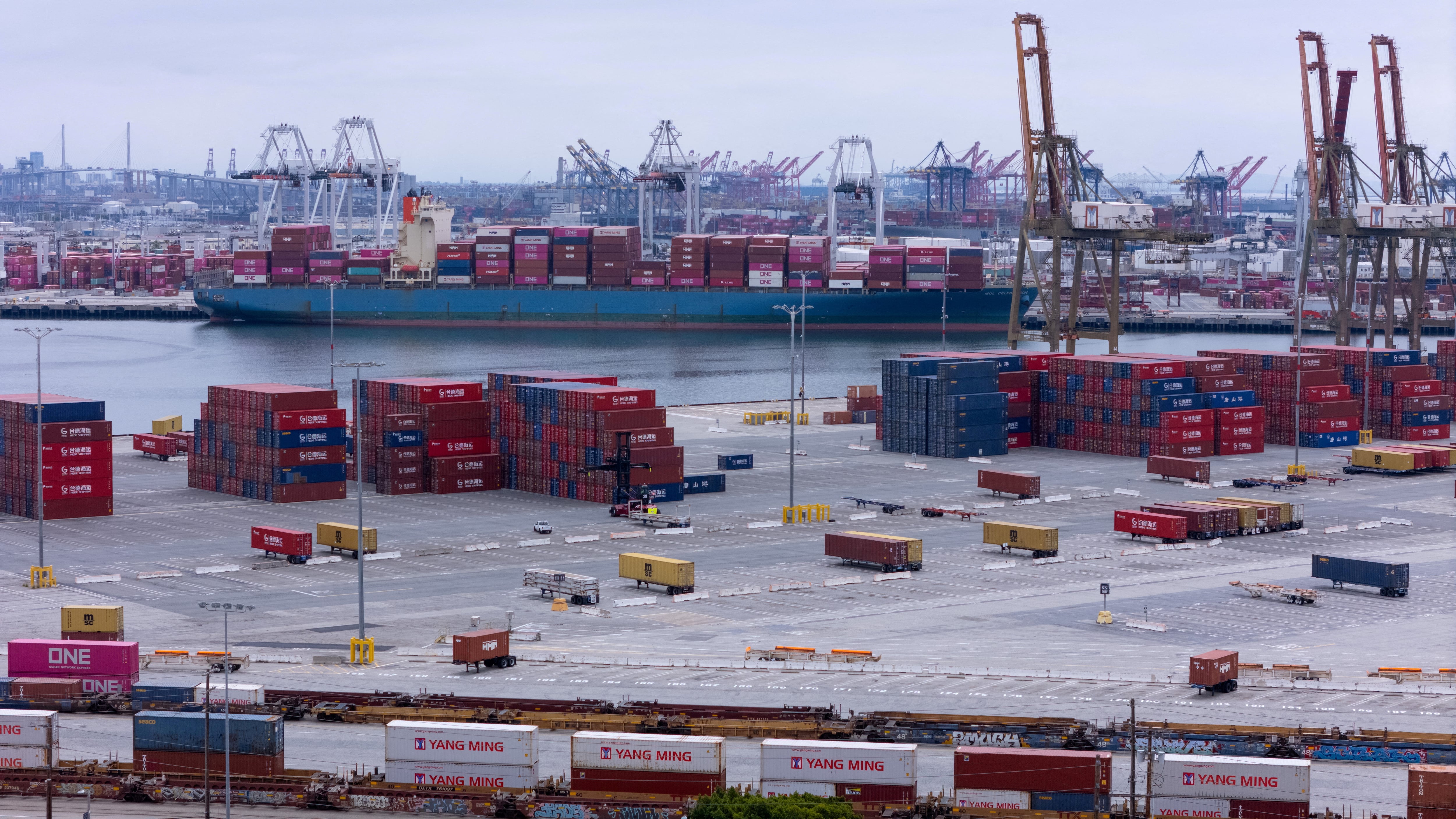 Las importaciones de Estados Unidos desde la UE se desplomaron un 40% en abril por los aranceles “recíprocos” Publicado por Últimas noticias: la última hora de hoy en EL PAÍS