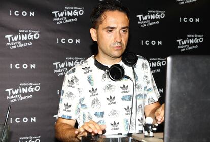 El DJ Carlos García Bayona