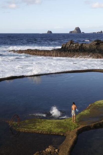 Piscina intermareal de La Maceta, en la costa de El Golfo, en El Hierro.