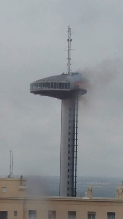 Incendio en el Faro de Moncloa.