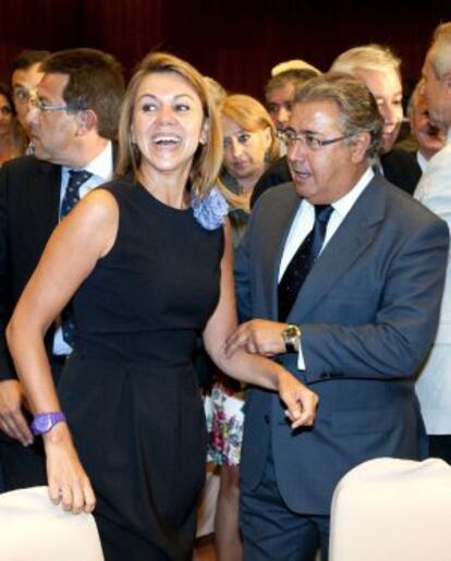 María Dolores de Cospedal, y el presidente del PP andaluz, Juan Ignacio Zoido, en un acto hoy.