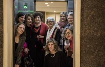 Ana García Bergua, Claudia Piñeiro, Clara Usón, Margo Glantz, Tatiana Lobo, Nona Fernández, Cristina Sánchez-Andrade, Angelina Muñiz-Huberman y Cristina Rivera Garza, ganadoras del premio Sor Juana Inés de la Cruz, en Guadalajara (México), el 28 de noviembre de 2018. . 