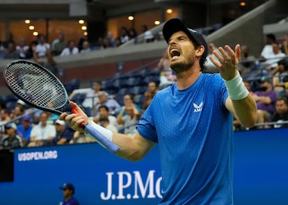 Murray protesta durante el partido en la Arthur Ashe.