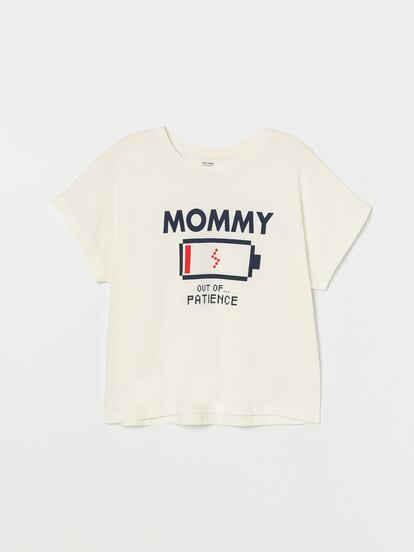 Si el sentido del humor es lo que define vuestra relación madre-hija, le encantará esta camiseta, que pertenece a un conjunto de pijama, de Lefties.

7,99€