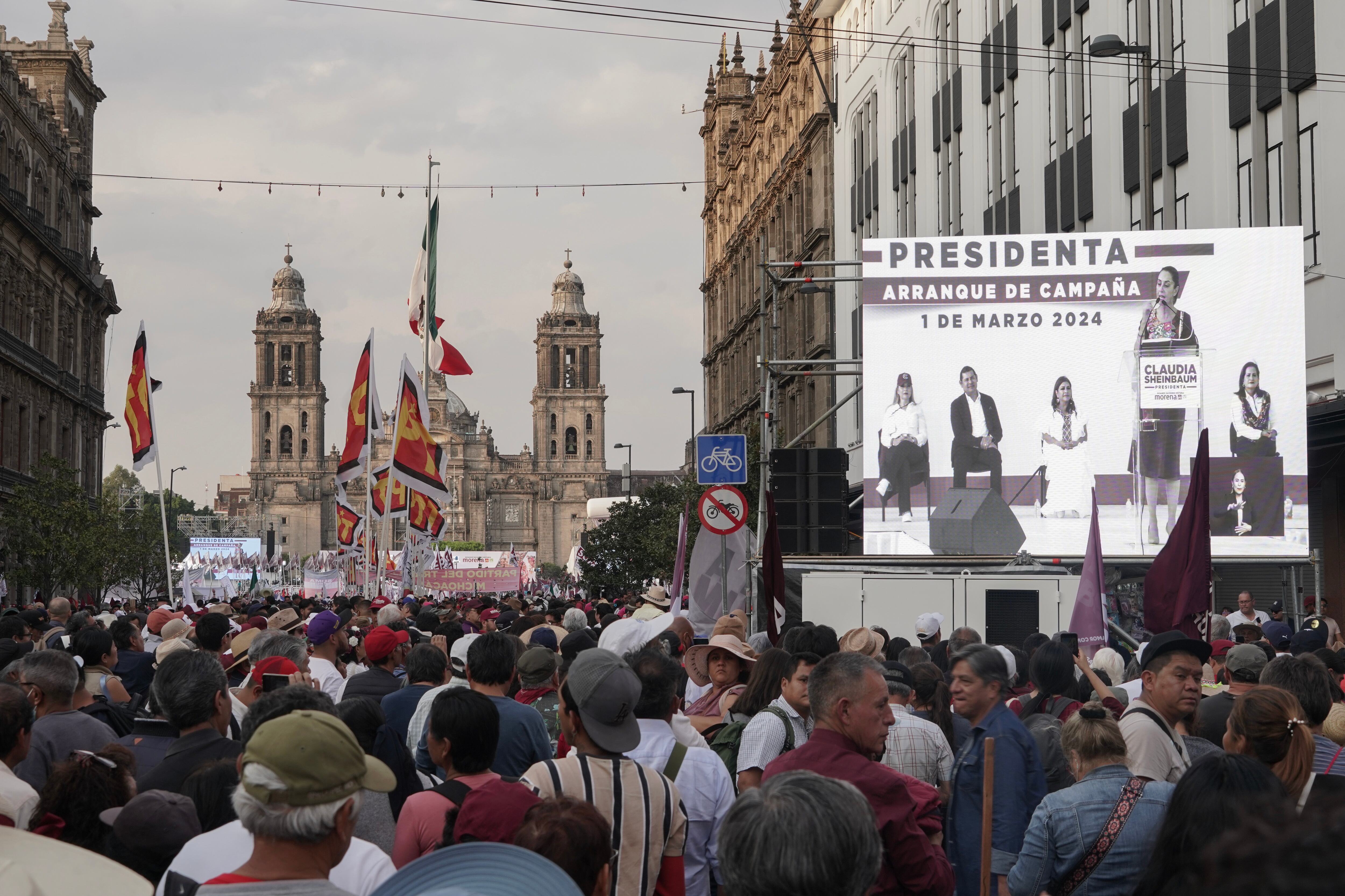 Simpatizantes de Claudia Sheinbaum abarrotan el Zócalo el  1 de marzo de 2024.