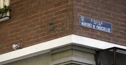 Placa de la calle de los Mártires de Paracuellos, en Madrid.