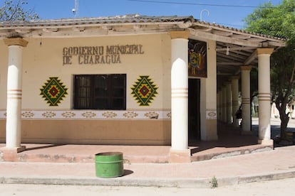 La sede del antiguo gobierno municipal mantuvo su identificación durante los primeros meses de nuevo gobierno autónomo. El edificio sigue albergando actividades del órgano ejecutivo de la autonomía. 