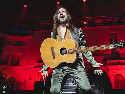 Juanes, uno de los invitados del Hay Festival, durante un concierto en Barcelona, el pasado 14 de julio.