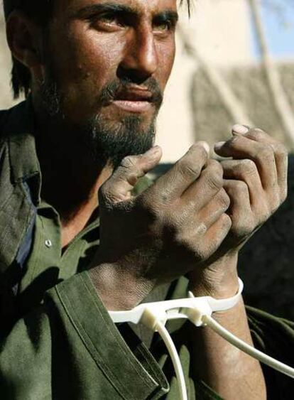 Un afgano detenido por las tropas holandesas en Baluchi