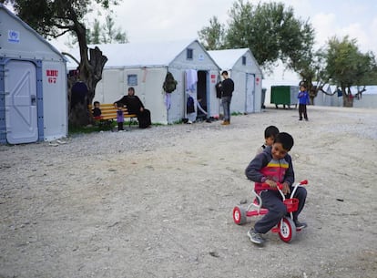 Refugio 'Better Shelter' diseñado por Johan Karlsson, Dennis Kanter, Christian Gustafsson, John van Leer, Tim de Haas, Nicolò Barlera, la Fundación IKEA y la agencia para los refugiados de la ONU.