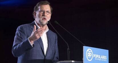 El presidente del Gobierno en funciones Mariano Rajoy durante su intervención en la junta directiva regional del PP en Murcia.