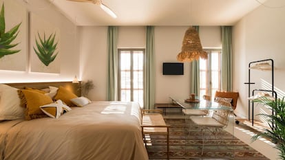 Interior de uno de los apartamentos del Hotel Portmany, en Ibiza.