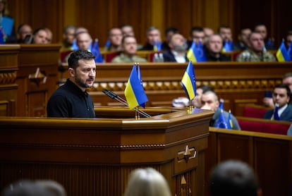 El presidente ucranio, Volodímir Zelenski, durante la presentación en el Parlamento de su "plan para la victoria", este miércoles en Kiev.