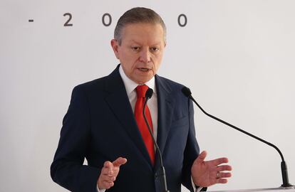 Arturo Zaldívar habla este jueves durante la conferencia de prensa donde fue anunciado como Coordinador de Política y Gobierno de Claudia Sheinbaum.