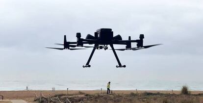 Uno de los drones que fue probado en marzo en las playas de Castelldefels (Barcelona).