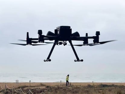 Uno de los drones que fue probado en marzo en las playas de Castelldefels (Barcelona).