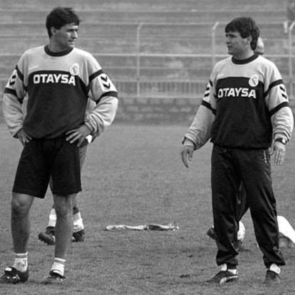 Míchel (a la izquierda) y Camacho, entonces ayudante de Alfredo di Stéfano en el Madrid, en 1990.