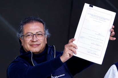 Gustavo Petro presenta la reforma pensional firmada, el 16 de julio en Plaza Bolívar (Bogotá).