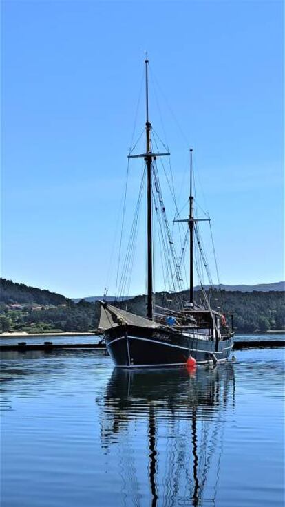 El balandro Joaquín Vieta, que navega por la ría de Muros y Noia. (A Coruña).