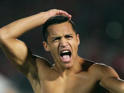 El chileno Alexis celebra un gol ante Ecuador.