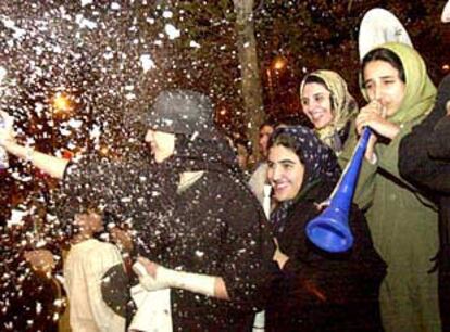 Varias mujeres iraníes celebran en Teherán la victoria de su selección sobre los Emiratos Árabes la pasada semana.