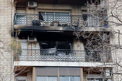 Vivienda incendiada donde dos ancianos han fallecido por inhalacin de humo en Valencia, este martes.