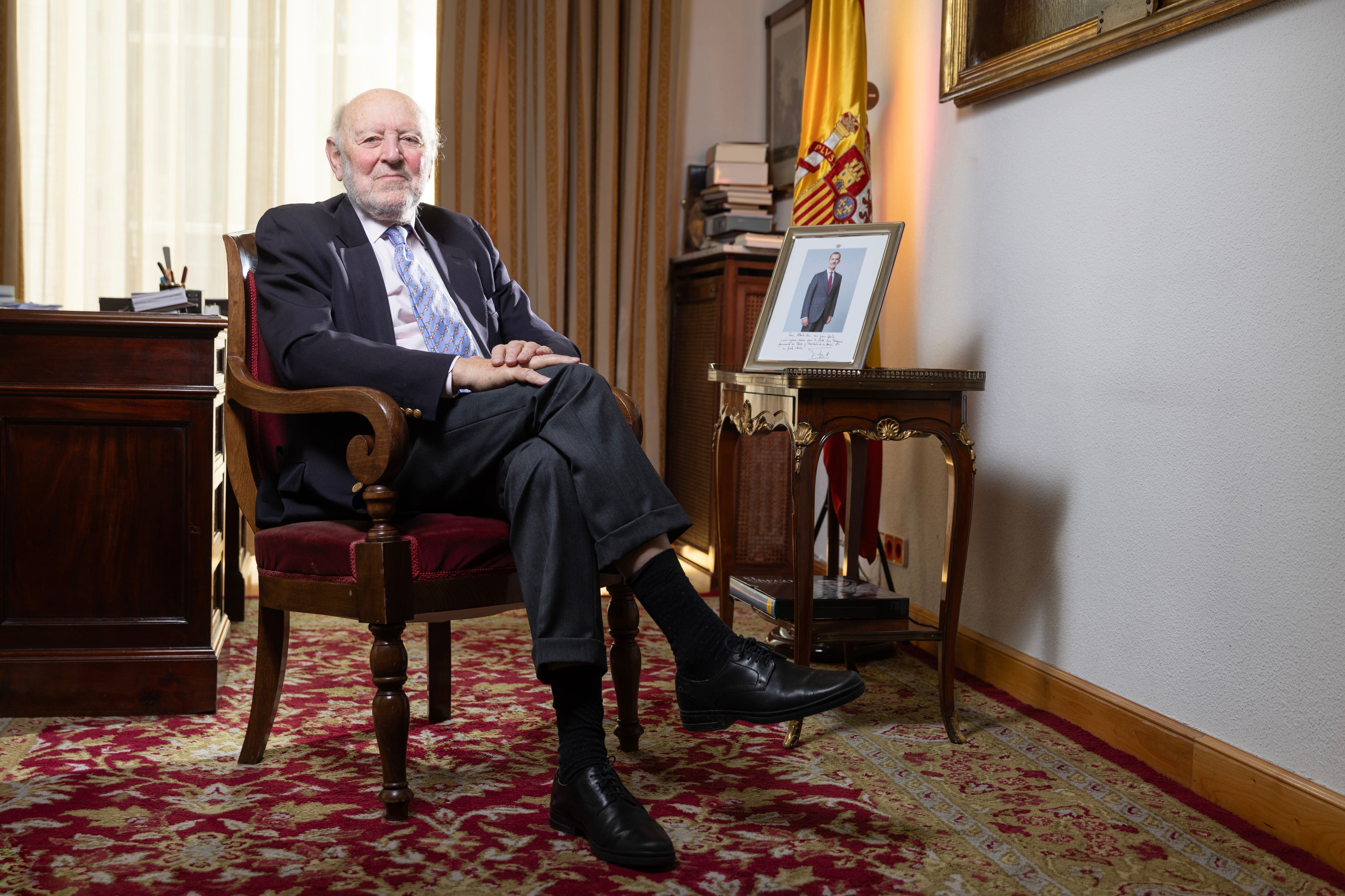 Alberto Aza, exjefe de la Casa del Rey, fotografiado en su despacho del Consejo de Estado, en Madrid. 