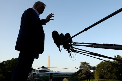 Trump atiende este martes a la prensa en la Casa Blanca antes de partir hacia la cumbre de la OTAN en La Haya. 